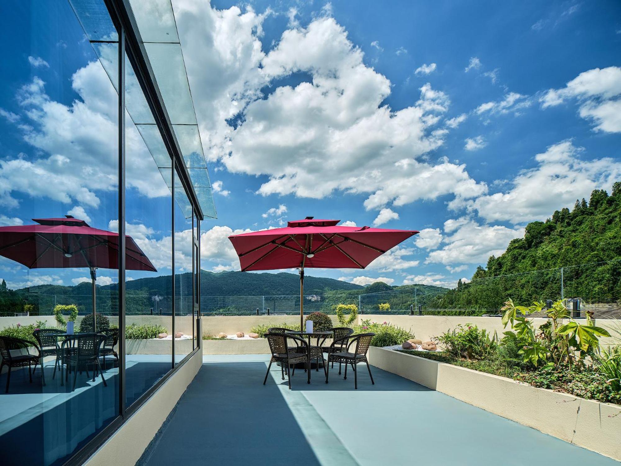 Zhangjiajie Utopia Hotel--Free One Way Pick Up Service Over 2 Nights מראה חיצוני תמונה