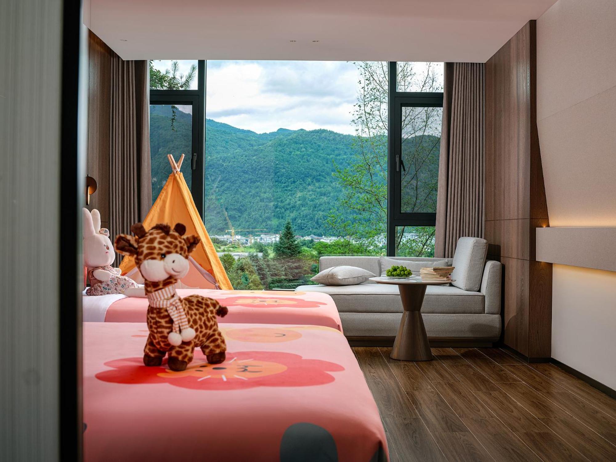 Zhangjiajie Utopia Hotel--Free One Way Pick Up Service Over 2 Nights מראה חיצוני תמונה