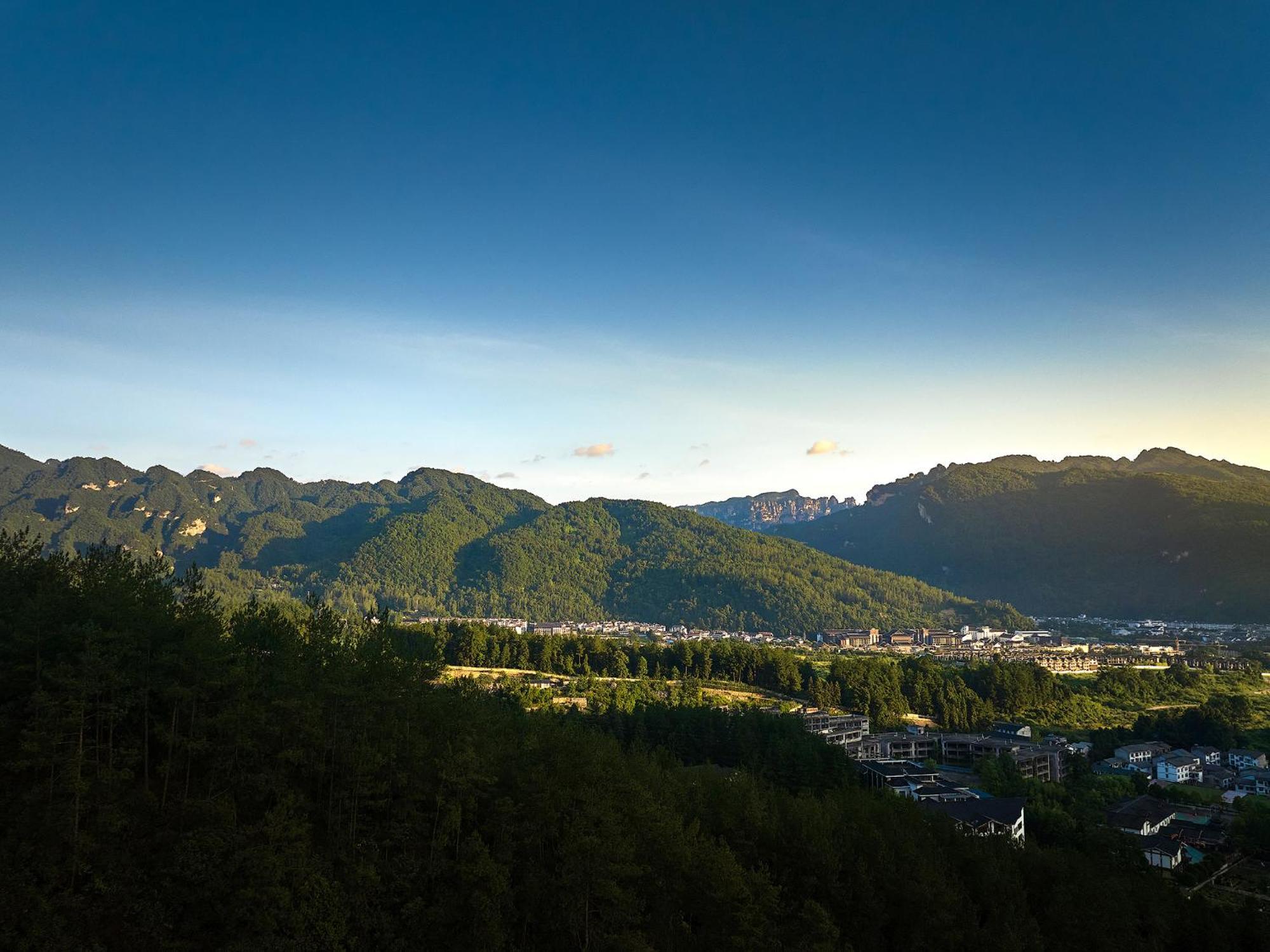 Zhangjiajie Utopia Hotel--Free One Way Pick Up Service Over 2 Nights מראה חיצוני תמונה