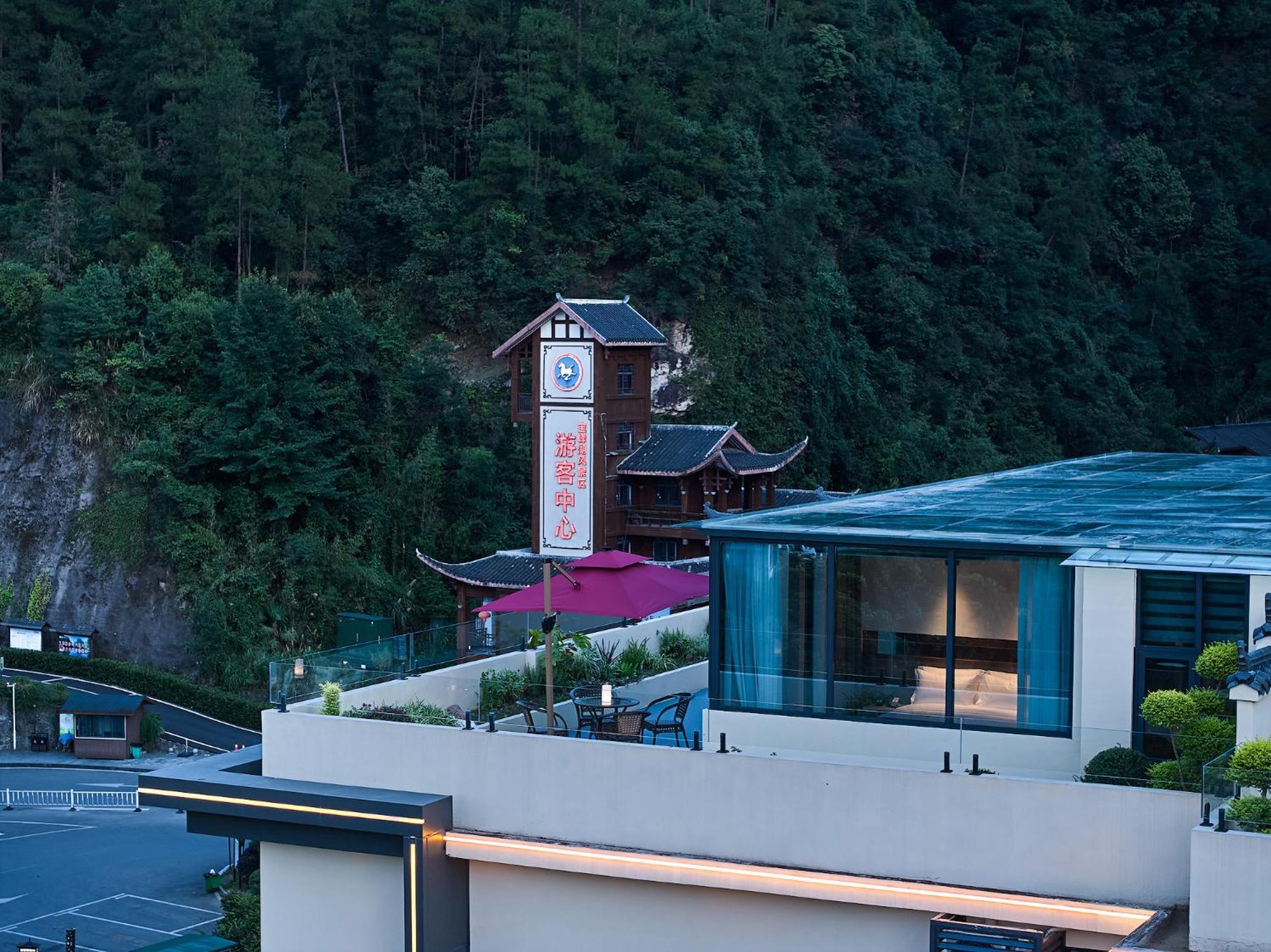Zhangjiajie Utopia Hotel--Free One Way Pick Up Service Over 2 Nights מראה חיצוני תמונה