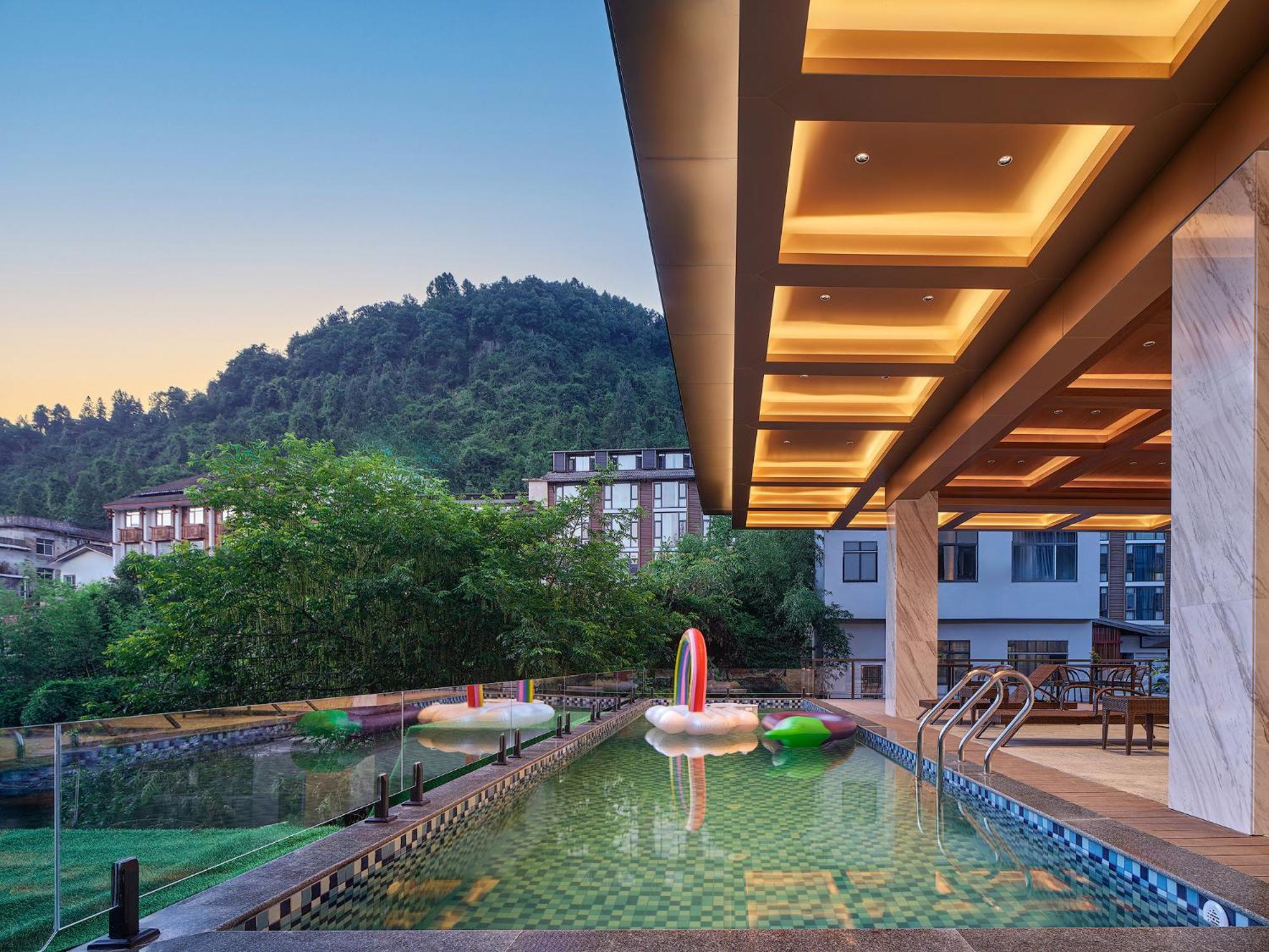 Zhangjiajie Utopia Hotel--Free One Way Pick Up Service Over 2 Nights מראה חיצוני תמונה
