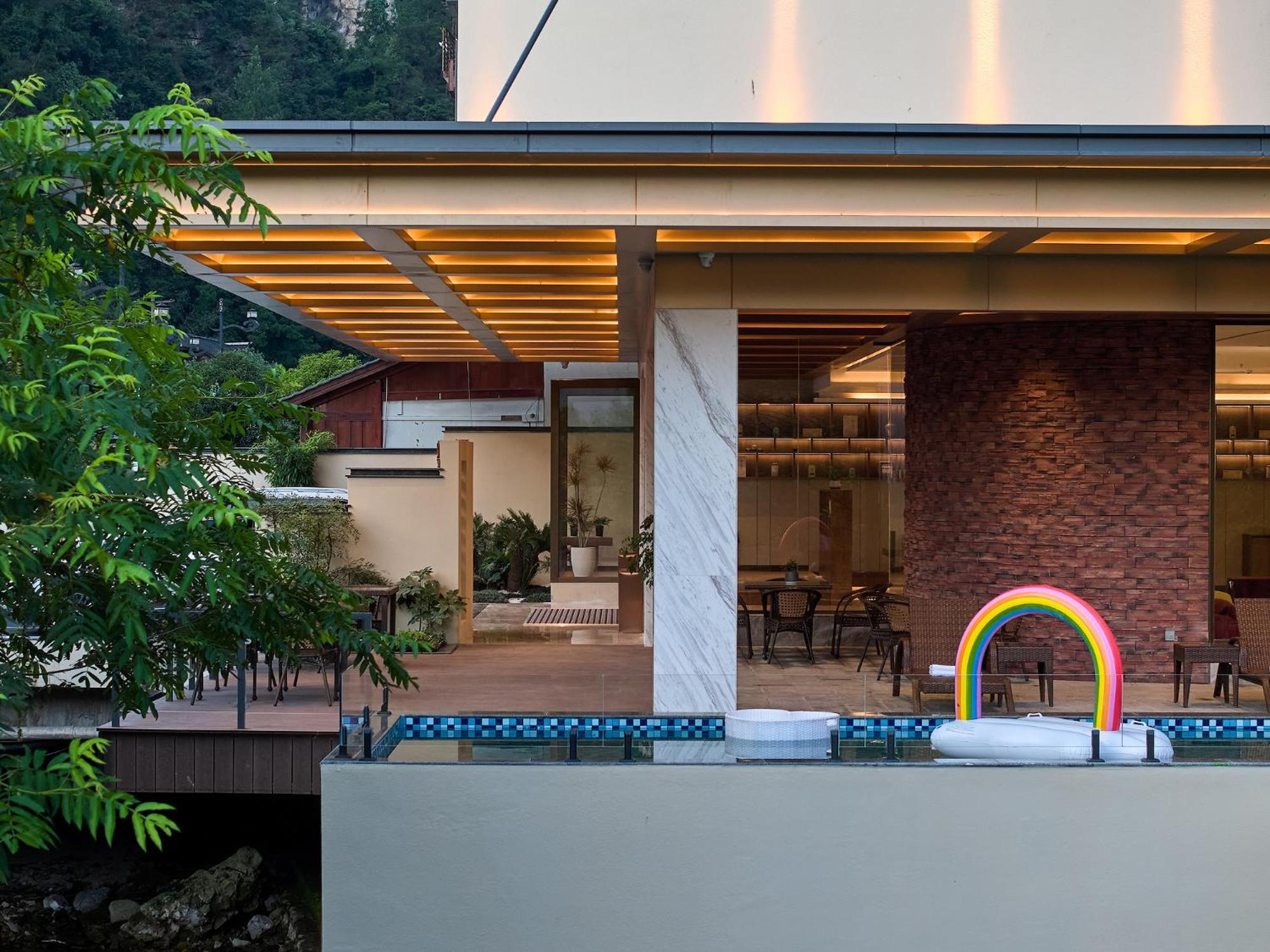 Zhangjiajie Utopia Hotel--Free One Way Pick Up Service Over 2 Nights מראה חיצוני תמונה